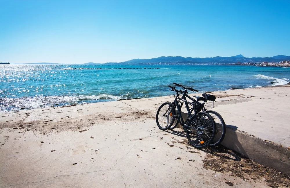 Ciclismo por el mar mediterráneo